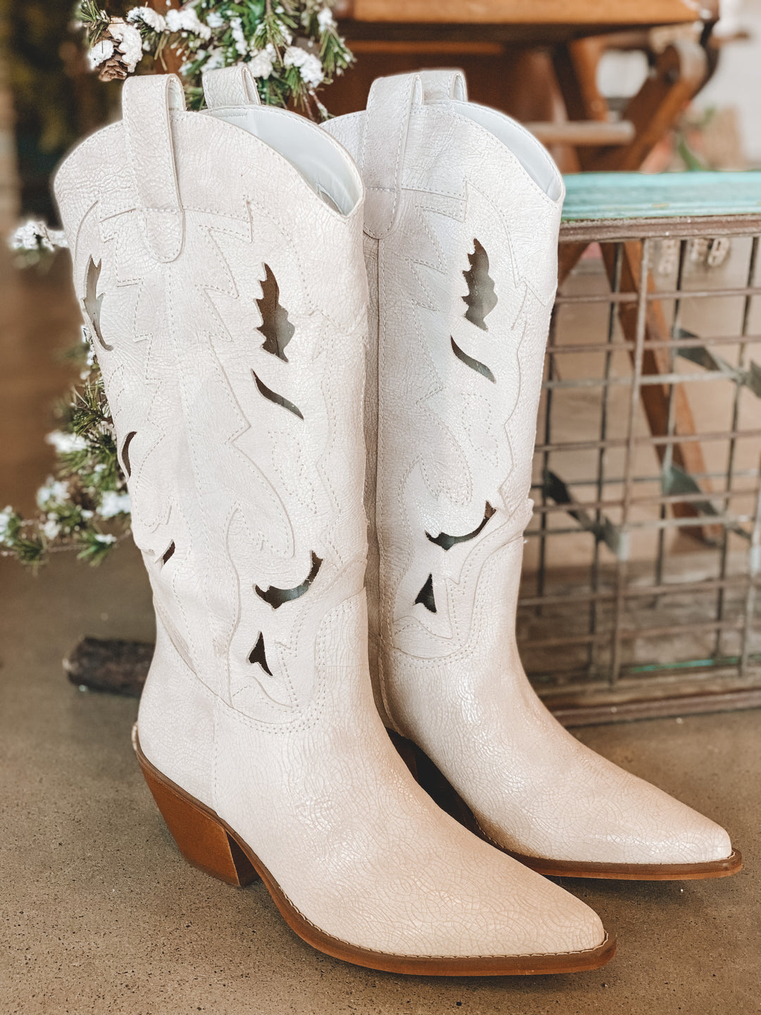 White boots 刺繍　カスタム swag ALICE VINTAGE WHITE BOOTS – Broadcloth Boutique