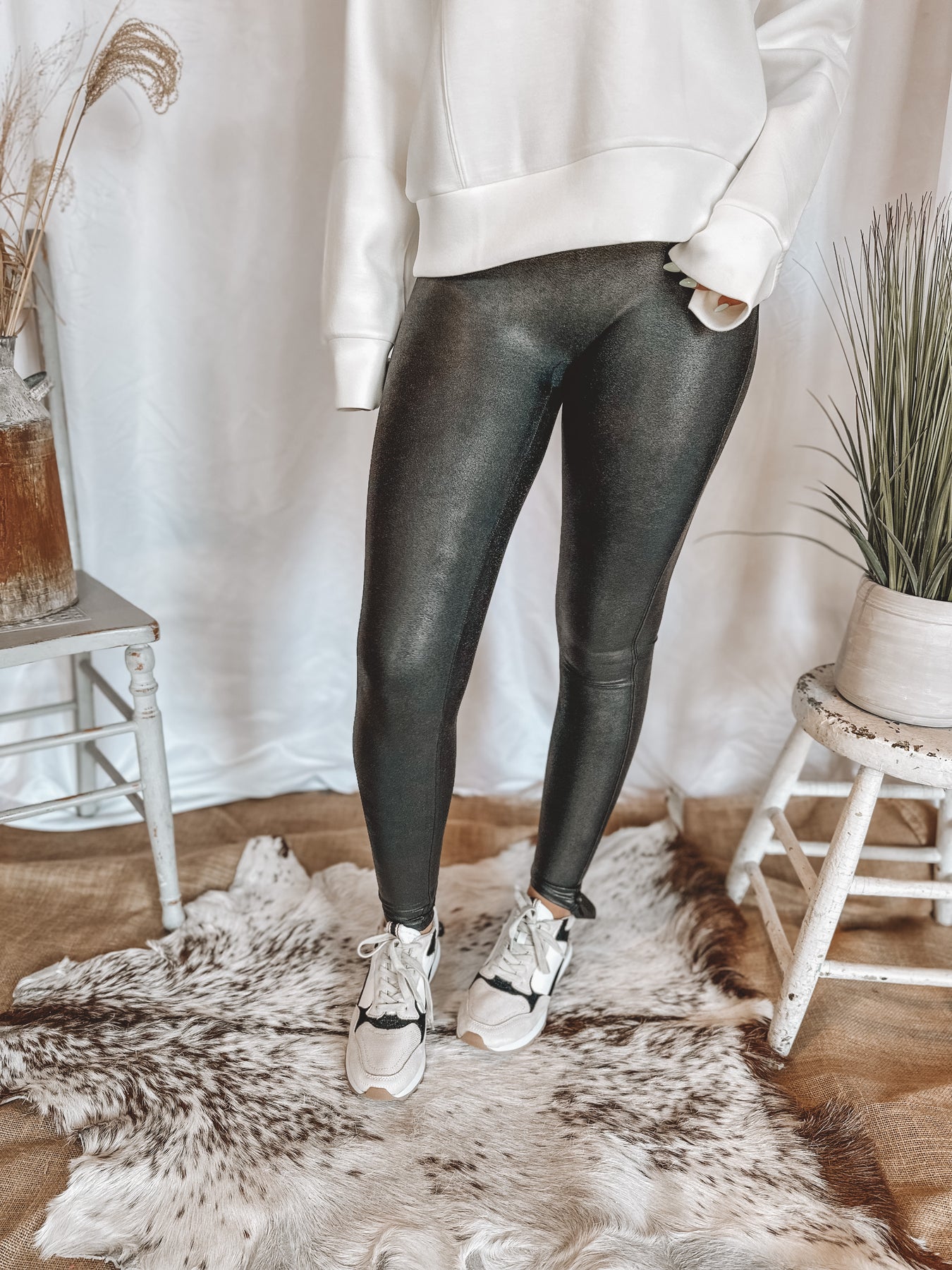 SPANX - FAUX LEATHER LEGGINGS – Broadcloth Boutique
